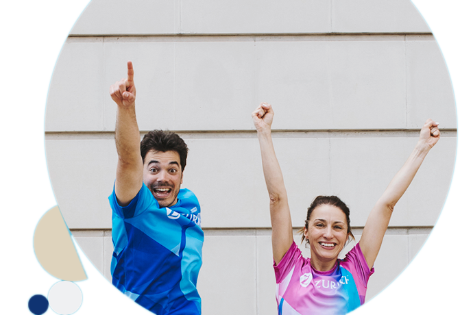 dos corredores saltando de alegría